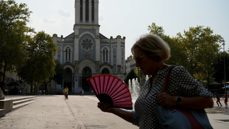 Oko 68.000 domaćinstava ostalo bez struje u zapadnoj Francuskoj usred ekstremne vrućine