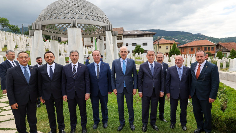 TBMM Başkanı Kurtulmuş’tan Aliya İzetbegoviç’in Kabrine Anlamlı Ziyaret