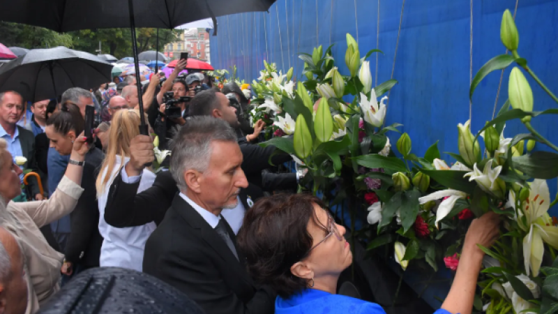 Saraybosna halkı Srebrenitsa'daki soykırım kurbanlarını anıyor