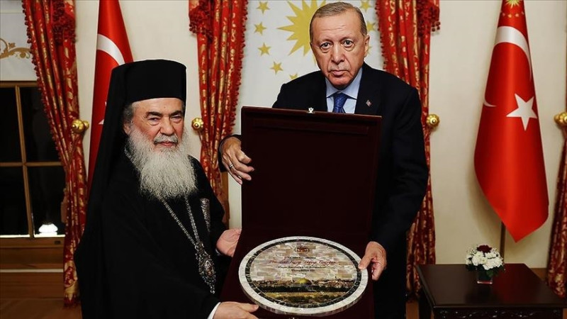 Jerusalemski patrijarh uručio turskom predsjedniku repliku historijskog zavjeta