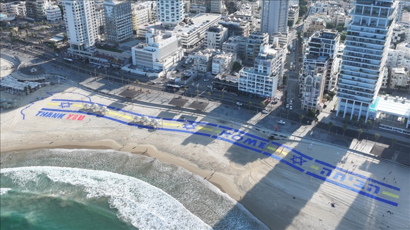 Aktivistët izraelitë në Tel Aviv mirëpresin lirimin e pengjeve