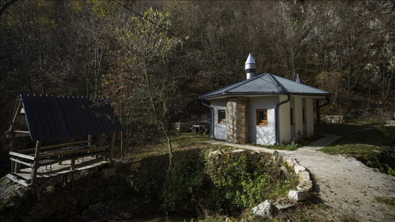 Jedna od najmanjih džamija u BiH ima 16 kvadrata i može primiti 10 vjernika