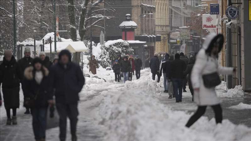 Ledena kiša i snijeg donijeli nove probleme građanima Sarajeva