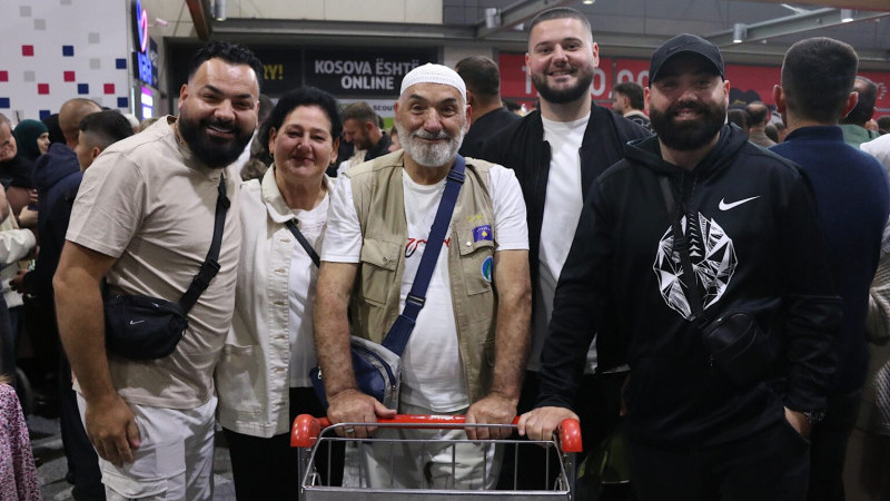 Kosova’dan ilk hacı kafilesi yurda döndü