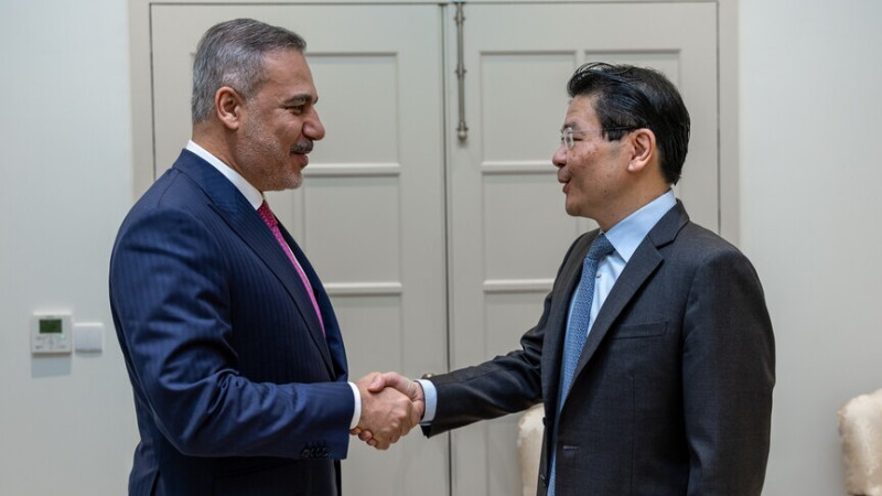 Ministri i Jashtëm turk pritet nga kryeministri Wong gjatë vizitës në Singapor