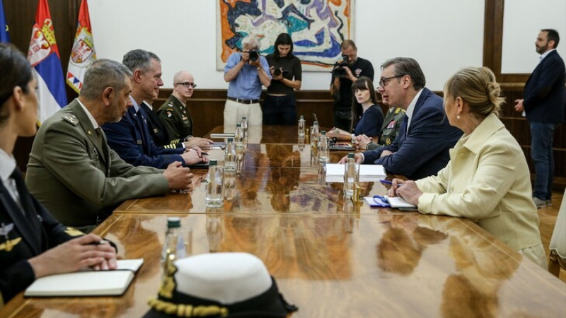 Vuçiq takon komandantin e NATO-s për Evropën: Dialogu është çelësi për stabilitetin e rajonit