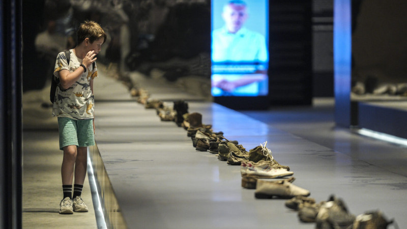 Srebrenitsa Soykırım Müzesi, ziyaretçilerini tarihin en acı sayfalarıyla yüzleştiriyor