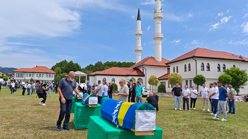 Bosna Hersek’te 1992’de öldürülen beş kurban için cenaze namazı kılındı