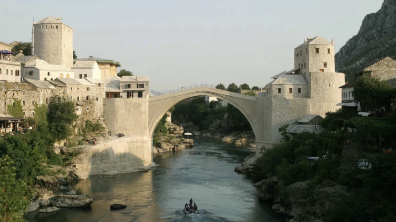 Mostar’daki Eski Köprü’nün yeniden açılışının üzerinden 22 yıl geçti