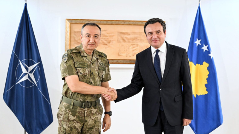 Kosova Başbakanı Kurti, KFOR Komutanı Ulutaş ile görüştü