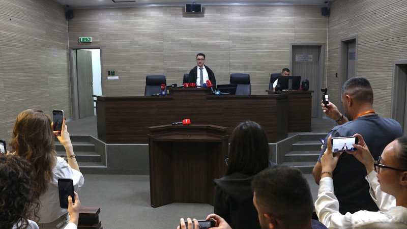Xhelal Sveçla'ya göz yaşartıcı gaz davasında 1 yıl ertelenmiş hapis