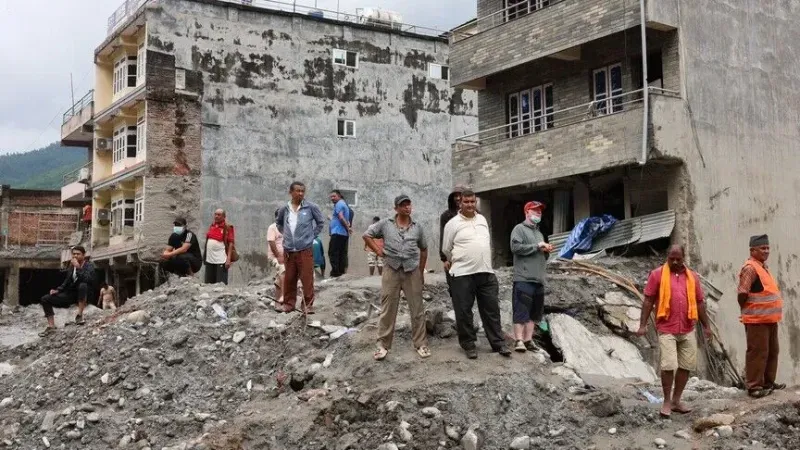 Numri i të vdekurve nga përmbytjet në kufirin Nepal-Kinë rritet në mbi 1 mijë