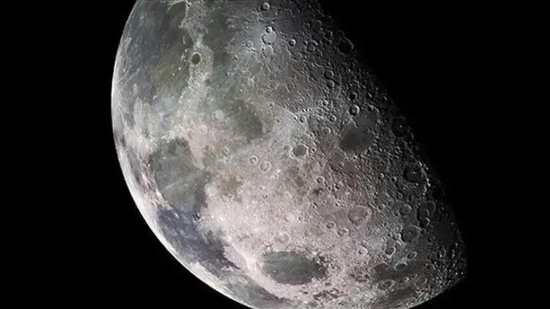 NASA zbulon në Hënë krater gjigant me diametër prej 222 metrash