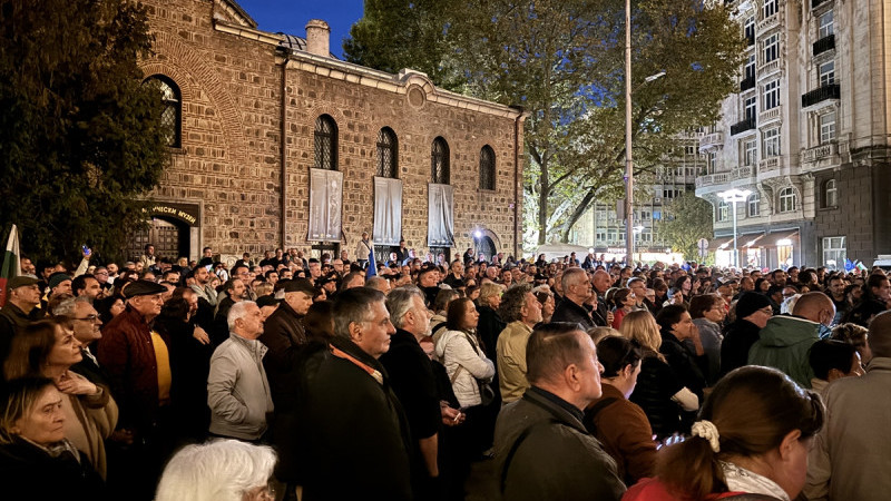 Bulgaristan’da Cumhurbaşkanı Yotova ve Başbakan Radev’e karşı protesto düzenlendi